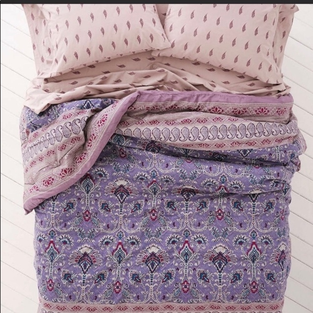 ISO UO comforter/sheets.Hazelle Snooze set FQ
